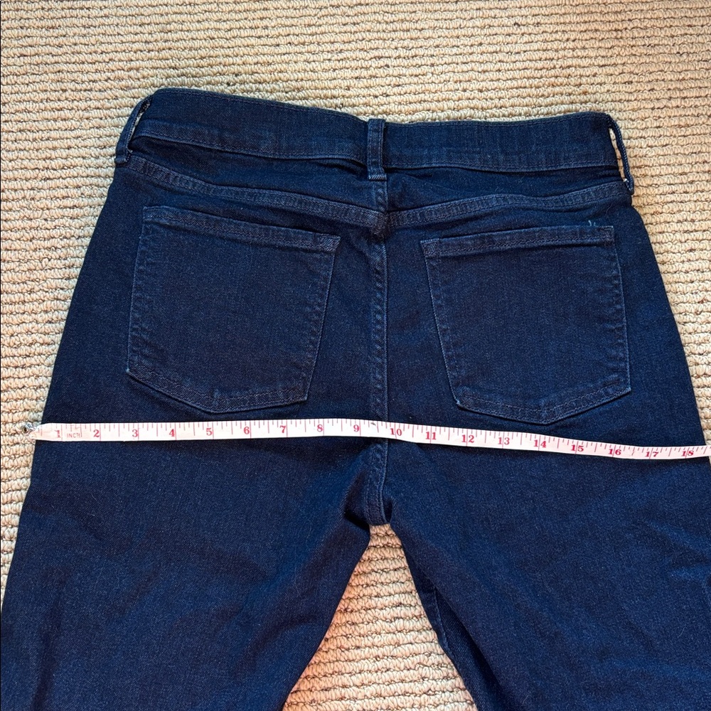 BANANA REPUBLIC MID-RISE BOOTCUT jeans.
Dark denim. Some stretch. Size 28/6 - Picture 5 of 5